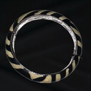 Vtg Diane von Furstenberg Silver Animal Black White Enamel Hinge Bangle Bracelet